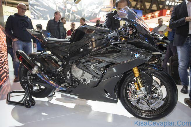 BMW HP4 RACE static front 3/4 view